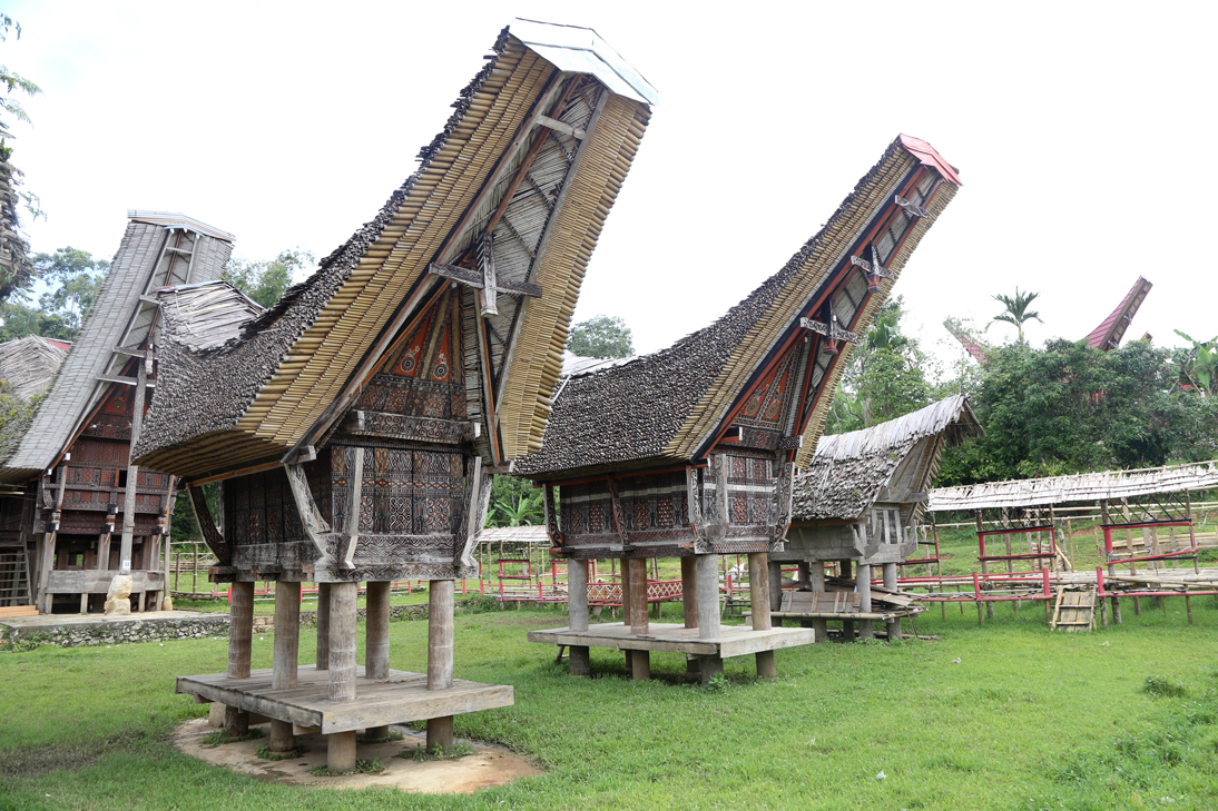 Traditional tonkonans and Rice barns